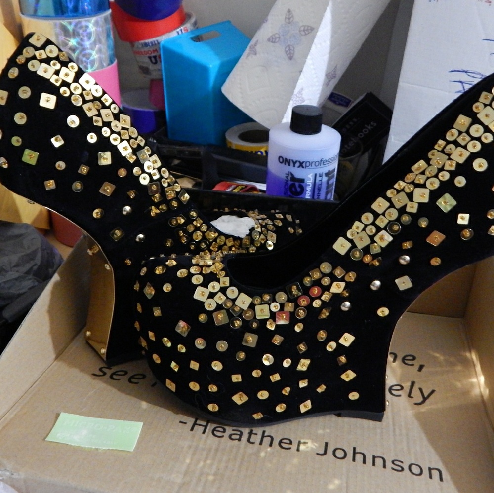 Black & Gold Velvet Wedges - Picture 3 of 6